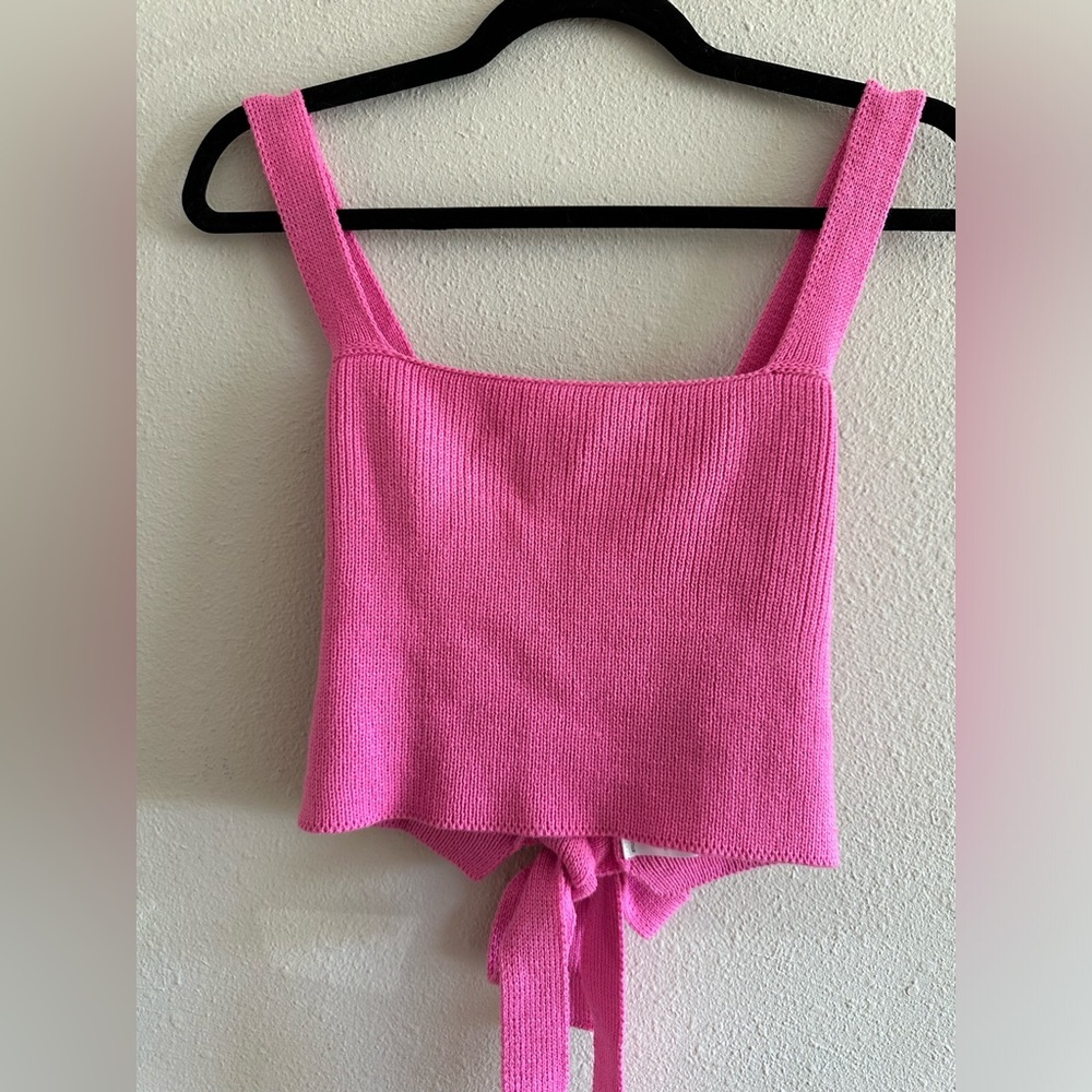 A7 - 399 Vestique hot pink NWT knit open back tie top size large Elle top